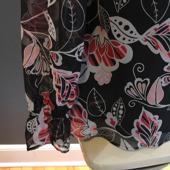 Ann Taylor LOFT black/red/white sheer lined top - Picture 3 of 6